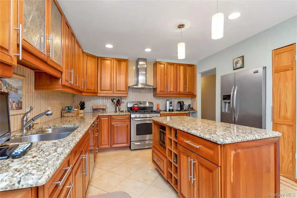 51-10 Douglaston Parkway Douglaston NY 11362