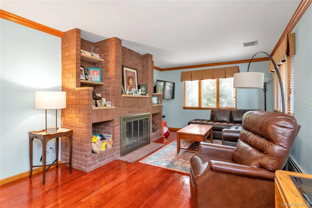 51-10 Douglaston Parkway Douglaston NY 11362