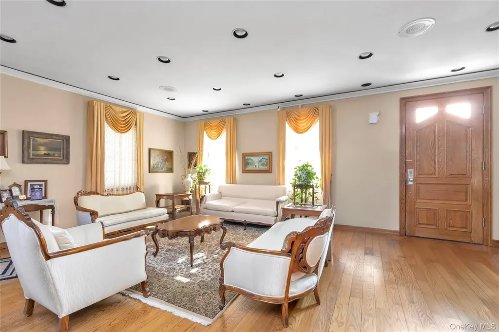 145-85 9th Avenue Whitestone NY 11357