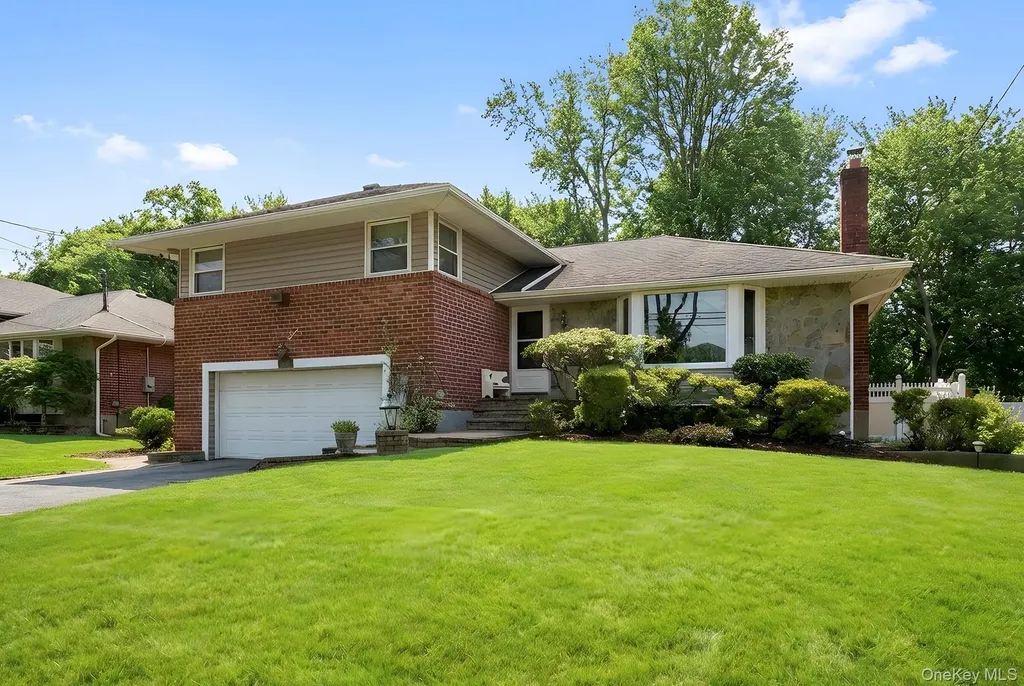 24 Cedar Road Westbury NY 11590