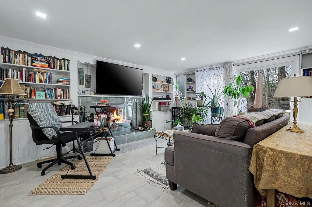 24 Cedar Road Westbury NY 11590