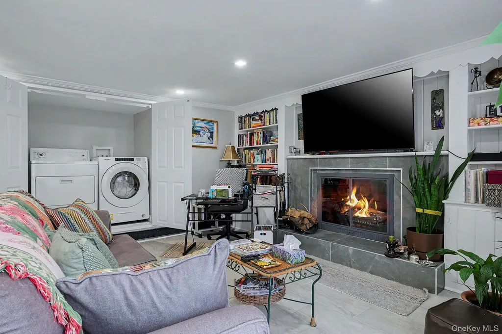 24 Cedar Road Westbury NY 11590