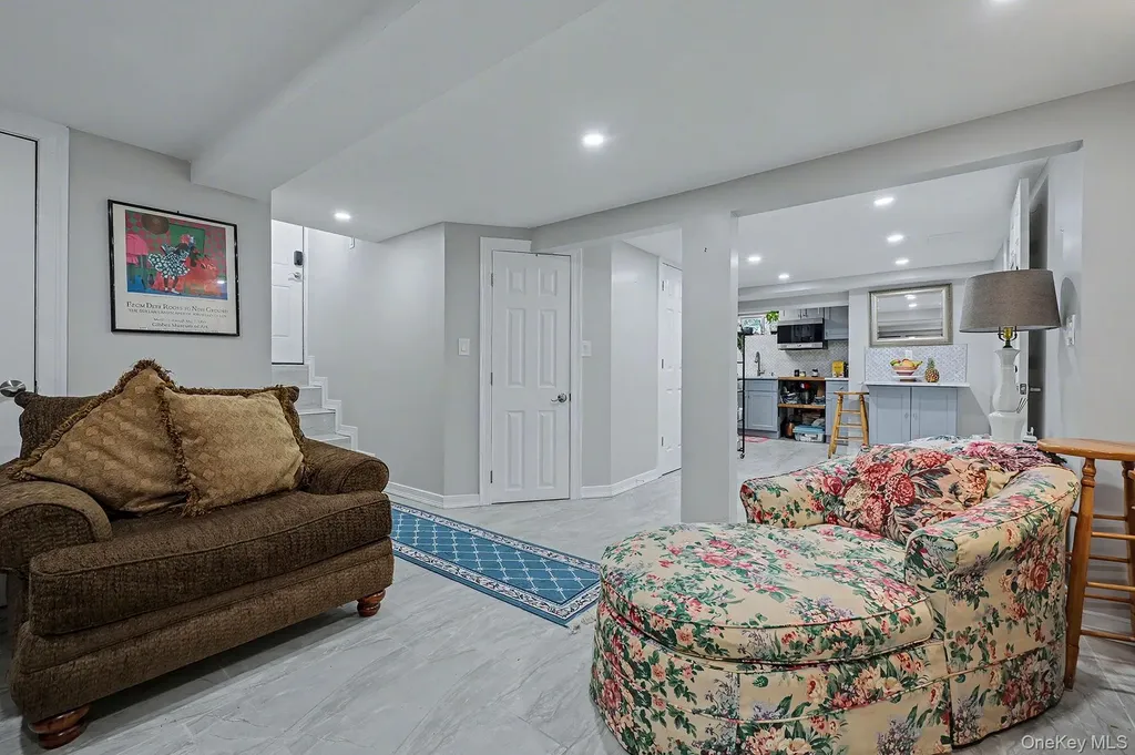 24 Cedar Road Westbury NY 11590