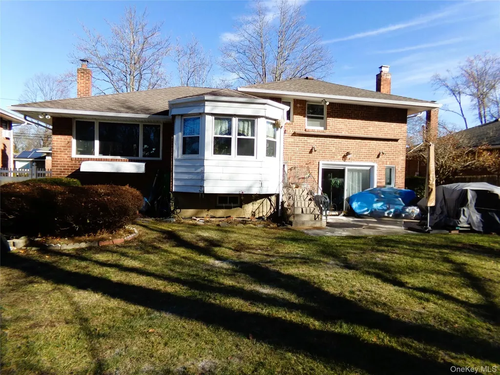 24 Cedar Road Westbury NY 11590