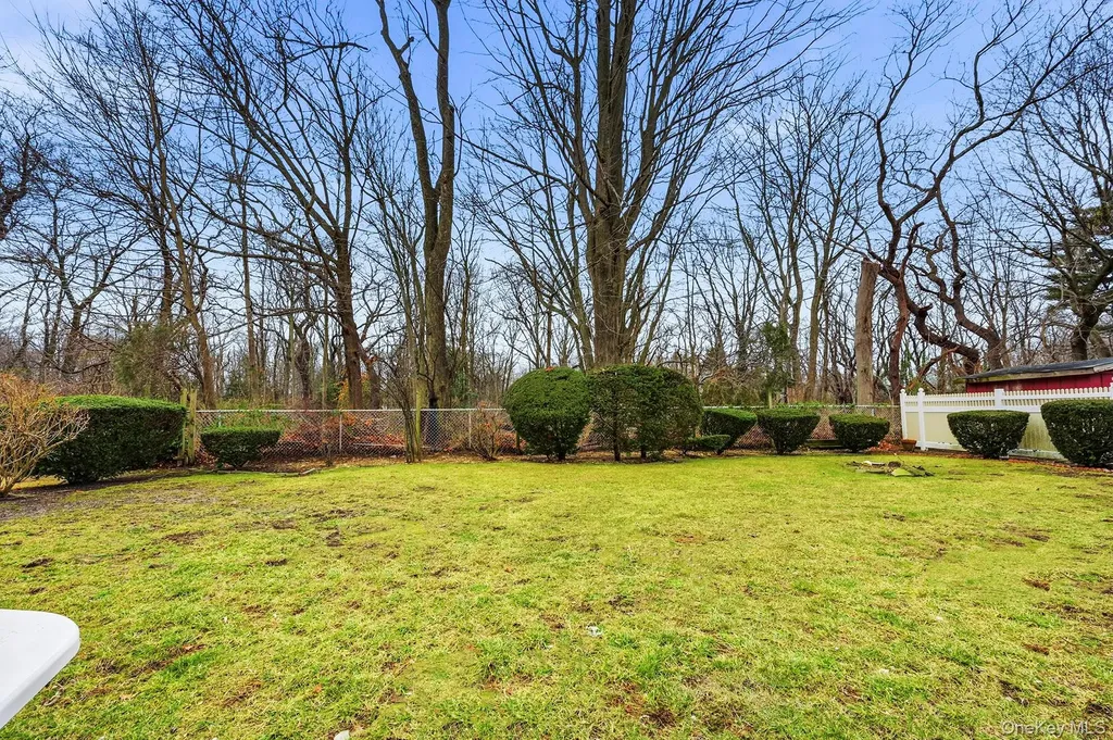 24 Cedar Road Westbury NY 11590
