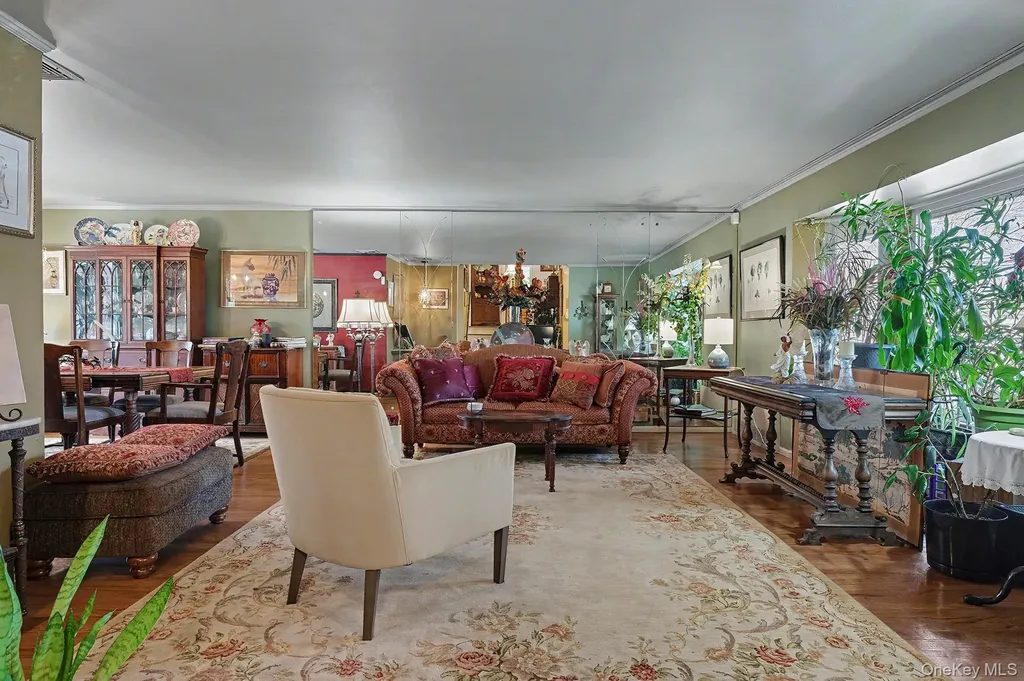 24 Cedar Road Westbury NY 11590