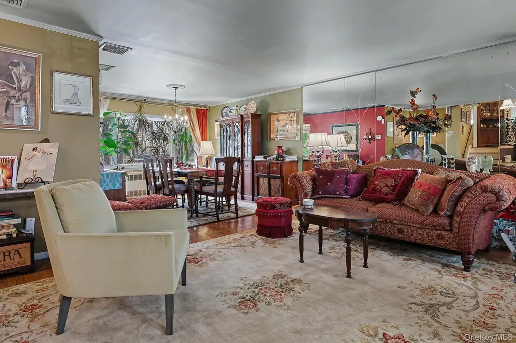 24 Cedar Road Westbury NY 11590