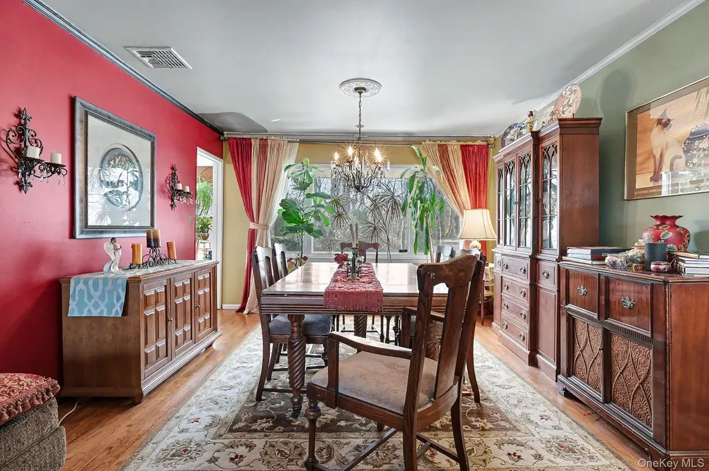 24 Cedar Road Westbury NY 11590