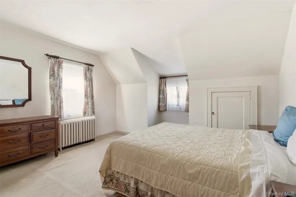 54 Summit Drive Manhasset NY 11030