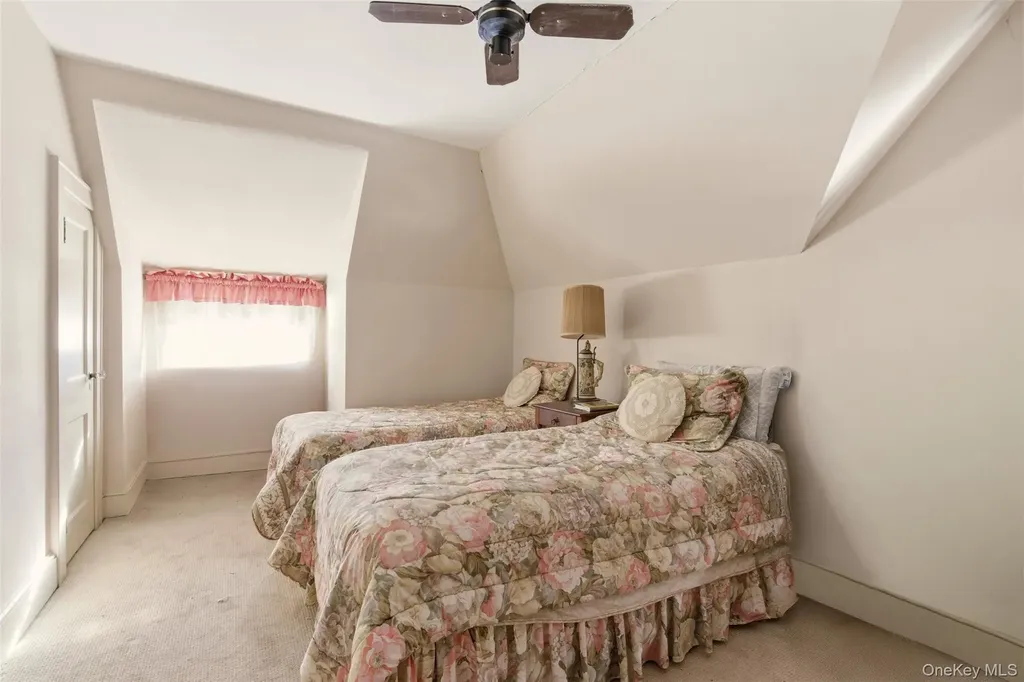 54 Summit Drive Manhasset NY 11030