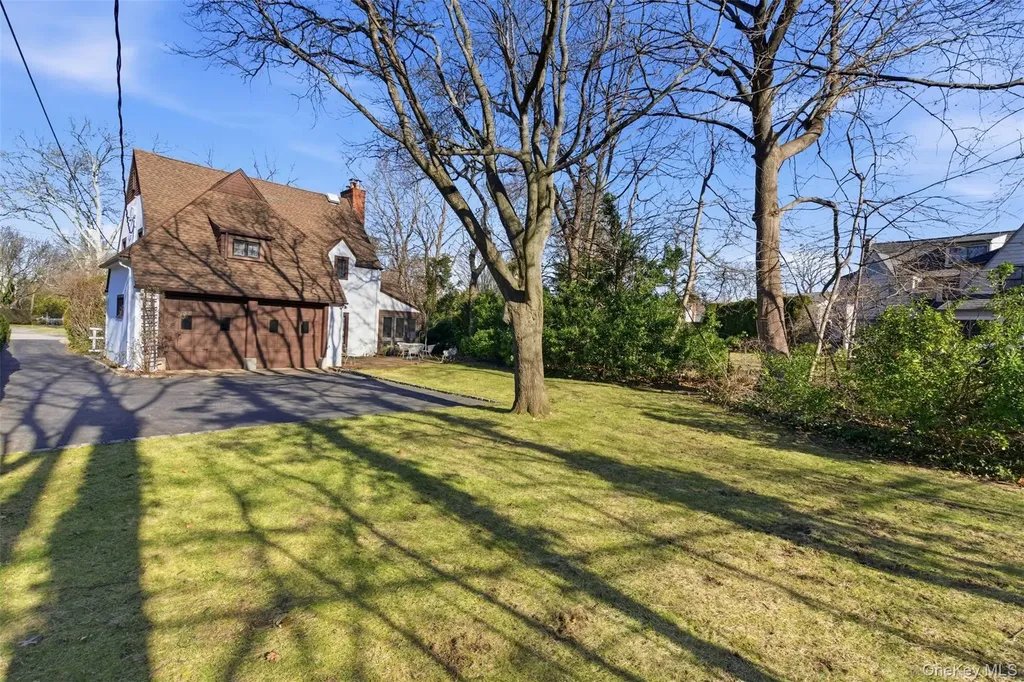 54 Summit Drive Manhasset NY 11030