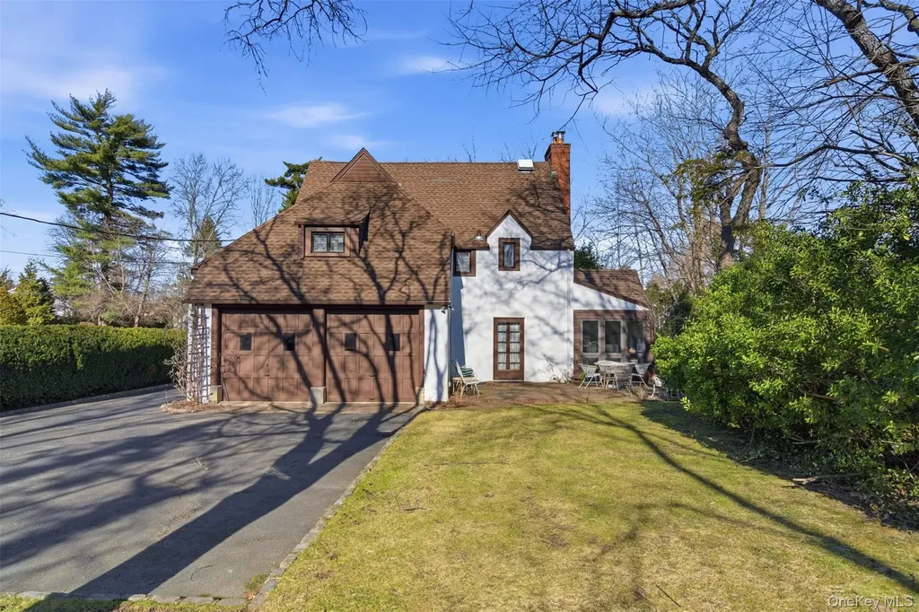 54 Summit Drive Manhasset NY 11030