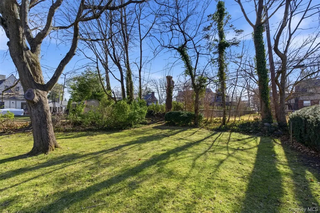 54 Summit Drive Manhasset NY 11030
