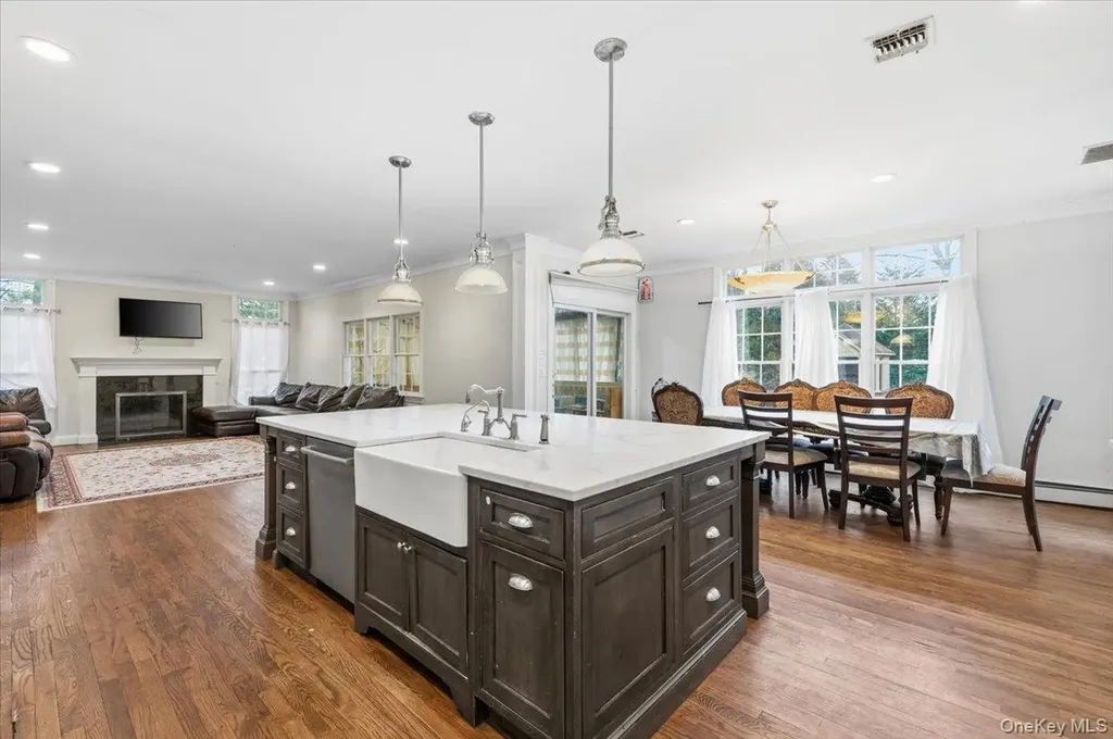 21 Astor Avenue Saint James NY 11780