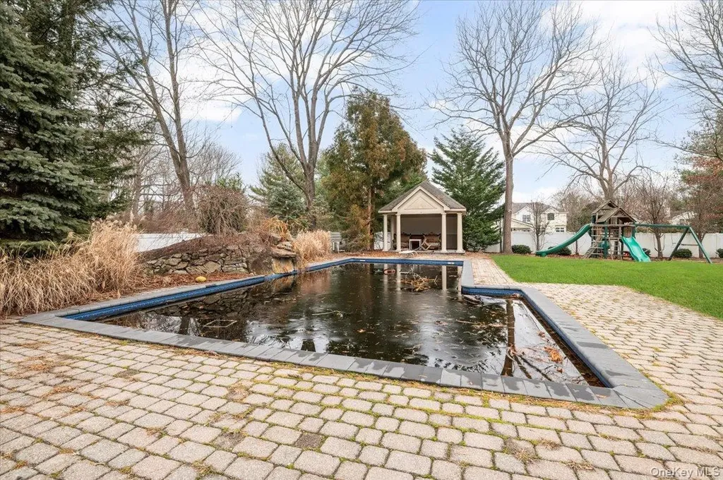 21 Astor Avenue Saint James NY 11780