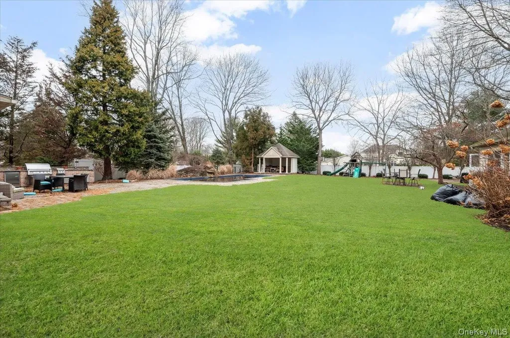21 Astor Avenue Saint James NY 11780