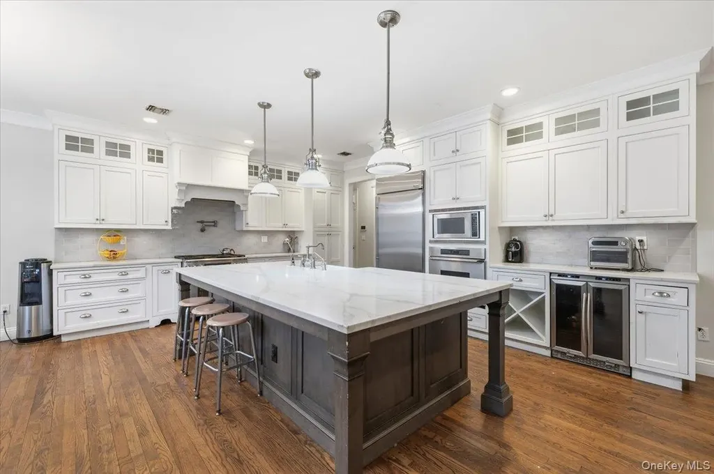 21 Astor Avenue Saint James NY 11780