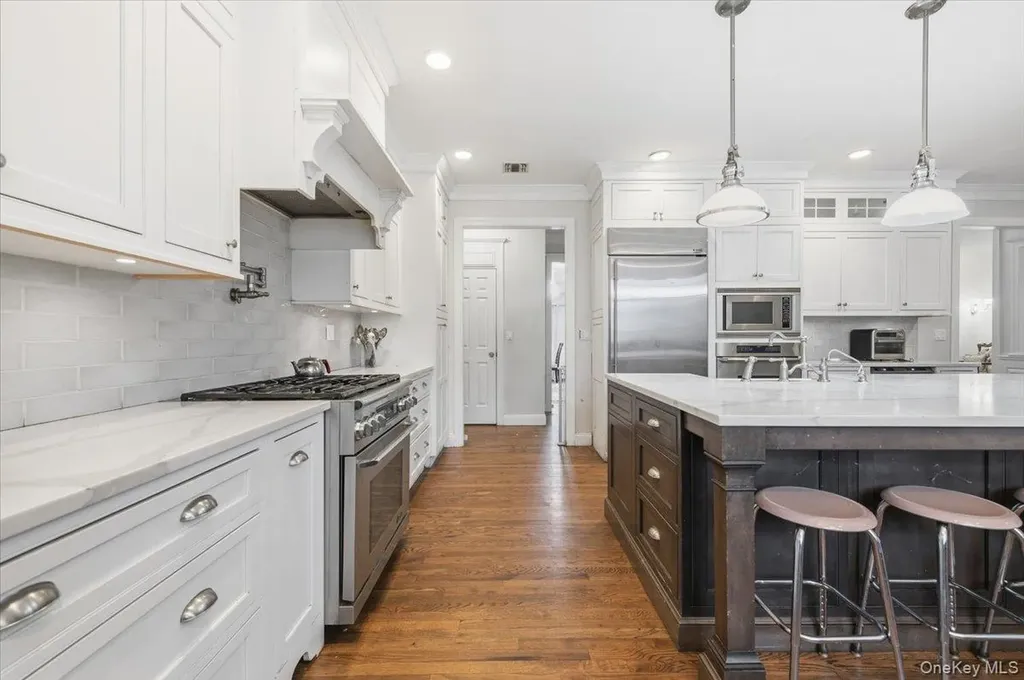 21 Astor Avenue Saint James NY 11780
