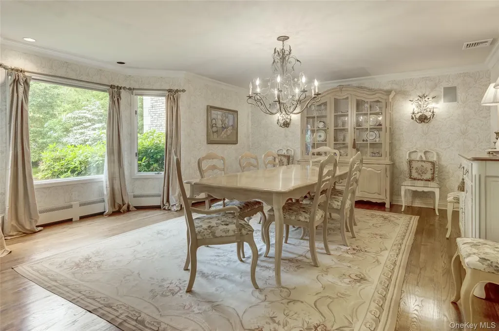 527 Split Rock Road Syosset NY 11791