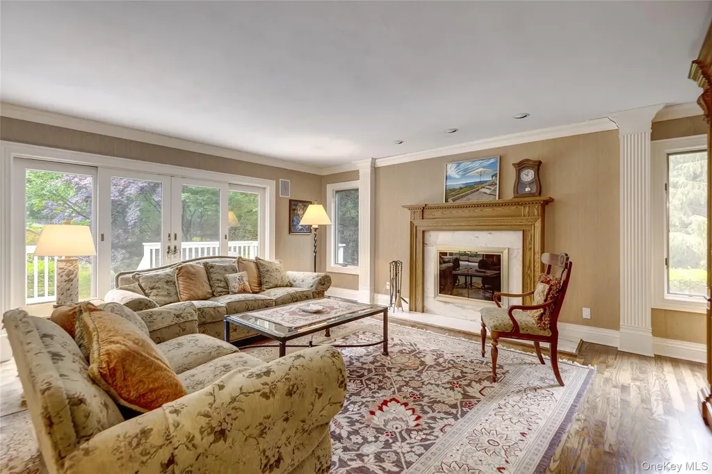 527 Split Rock Road Syosset NY 11791
