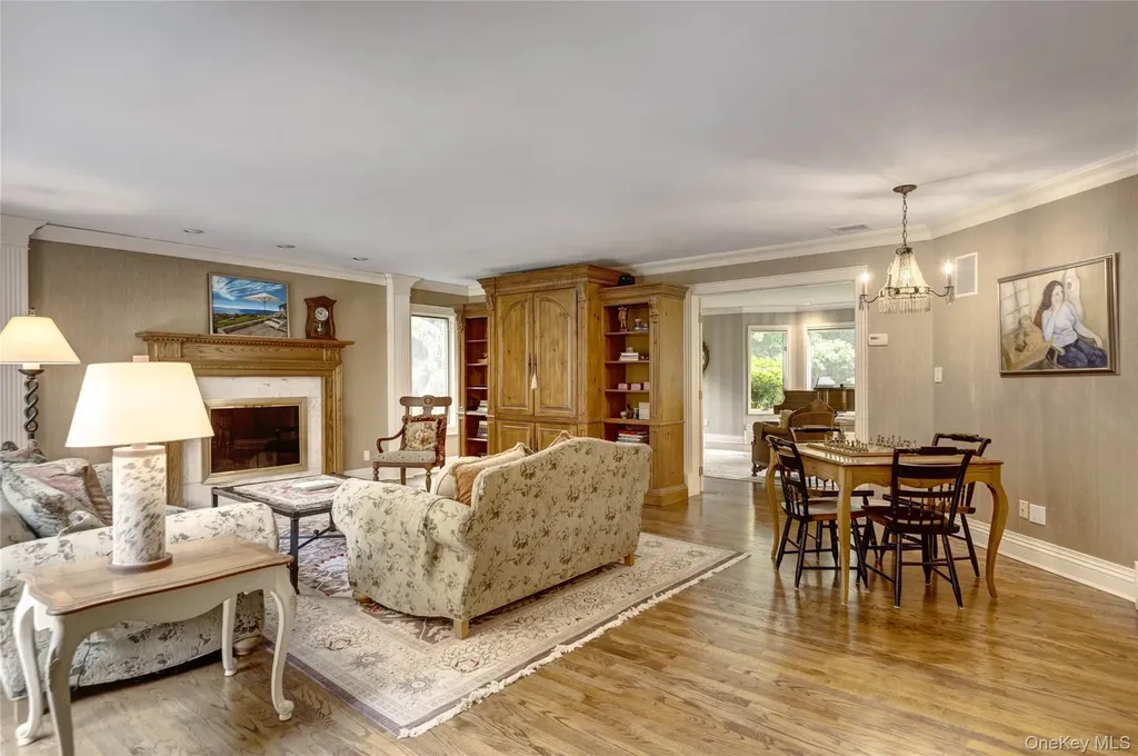 527 Split Rock Road Syosset NY 11791