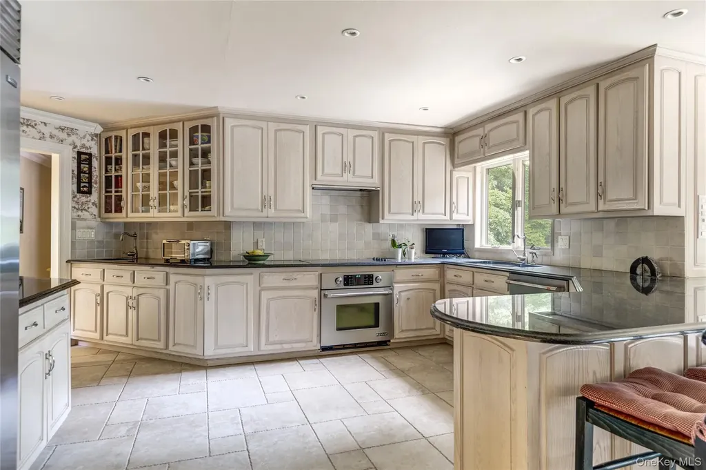 527 Split Rock Road Syosset NY 11791