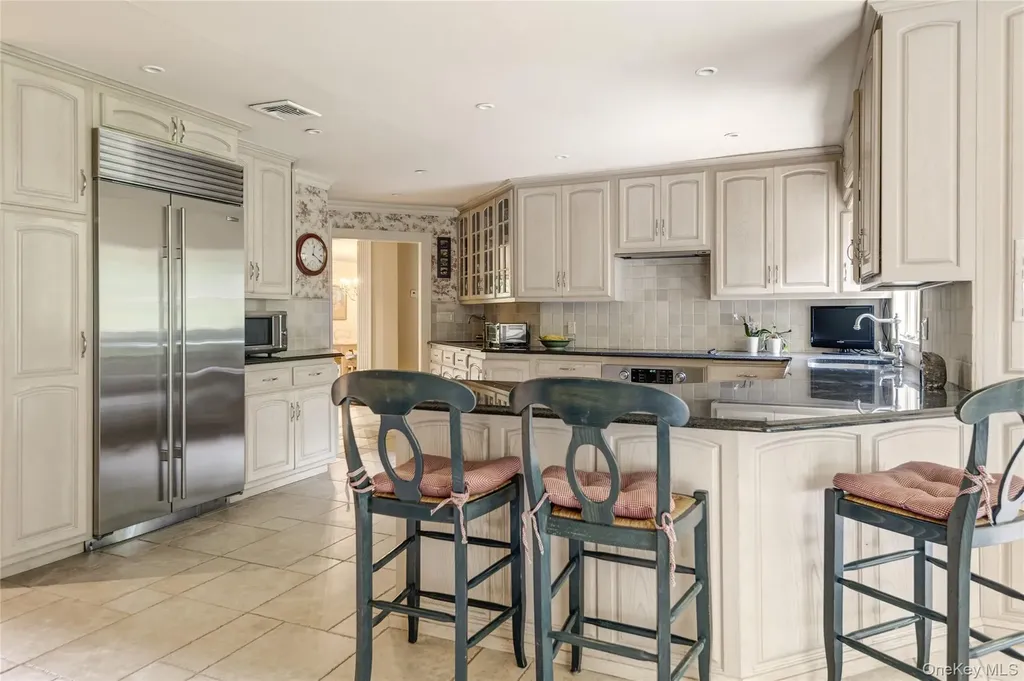 527 Split Rock Road Syosset NY 11791