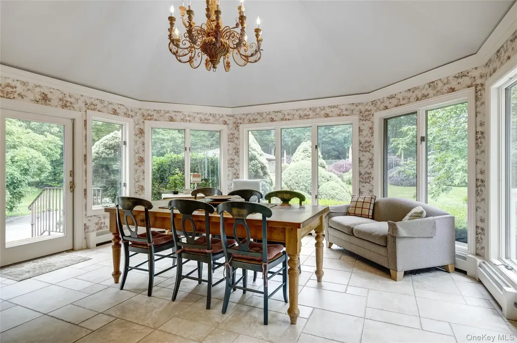 527 Split Rock Road Syosset NY 11791