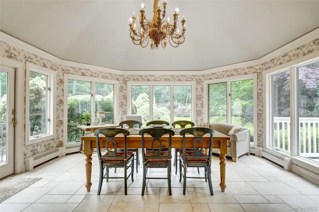 527 Split Rock Road Syosset NY 11791