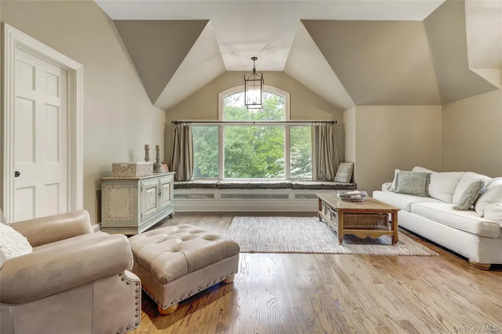 527 Split Rock Road Syosset NY 11791