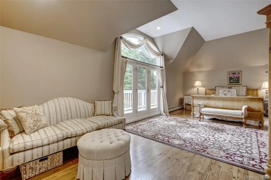 527 Split Rock Road Syosset NY 11791