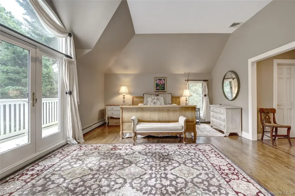 527 Split Rock Road Syosset NY 11791