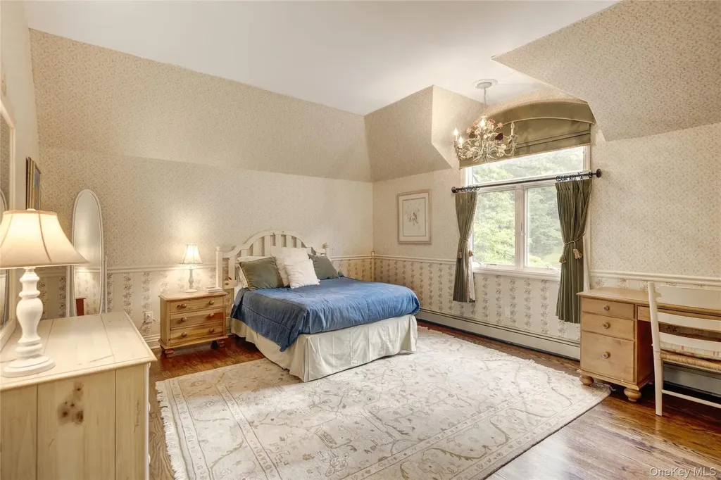 527 Split Rock Road Syosset NY 11791
