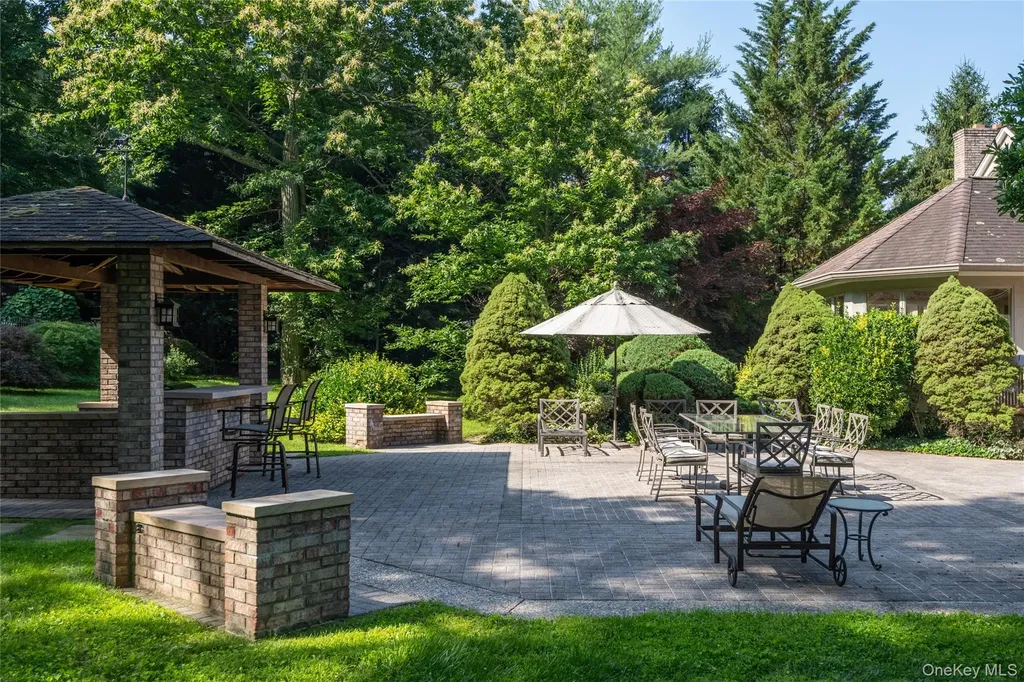 527 Split Rock Road Syosset NY 11791