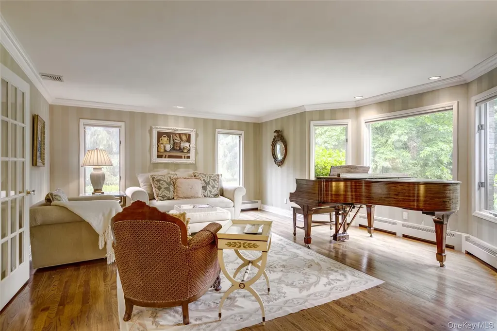 527 Split Rock Road Syosset NY 11791
