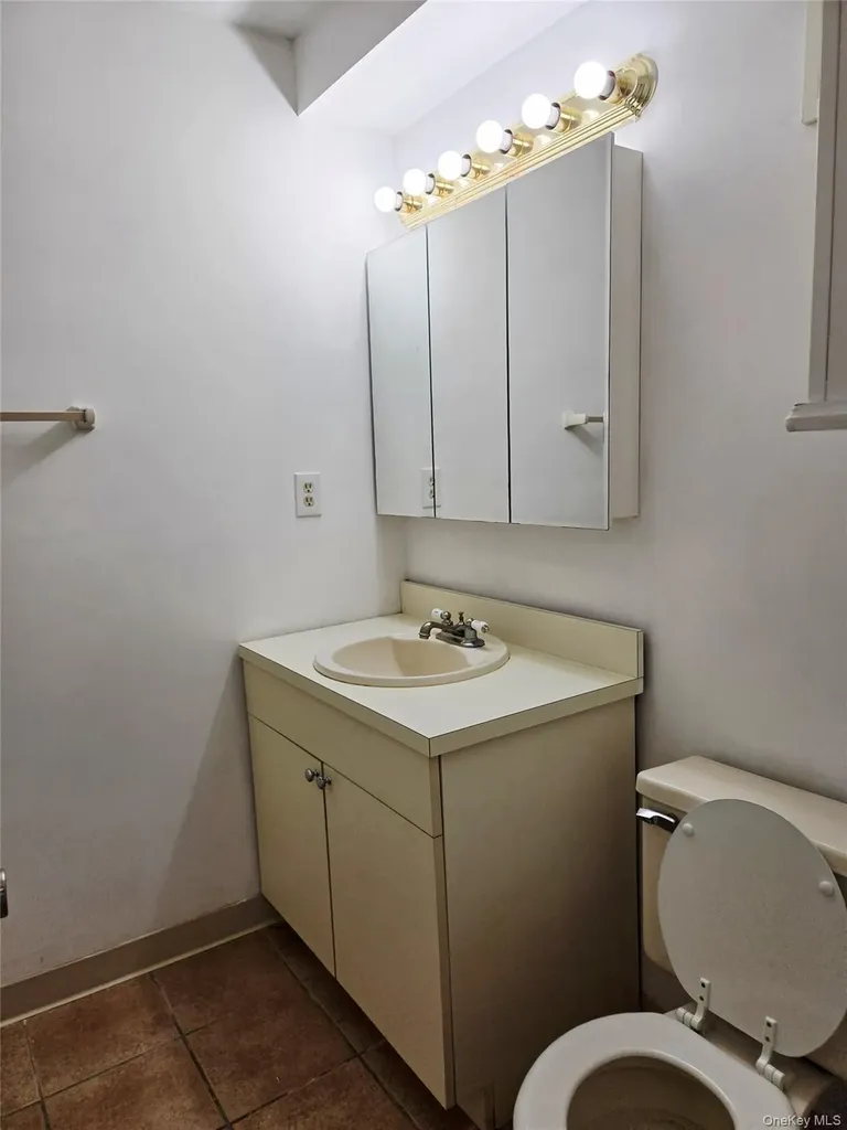 79 Pointe Circle South Coram NY 11727