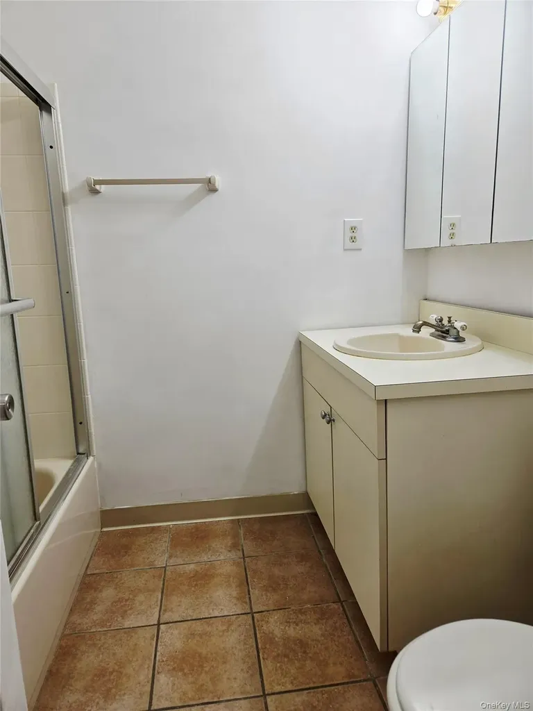 79 Pointe Circle South Coram NY 11727