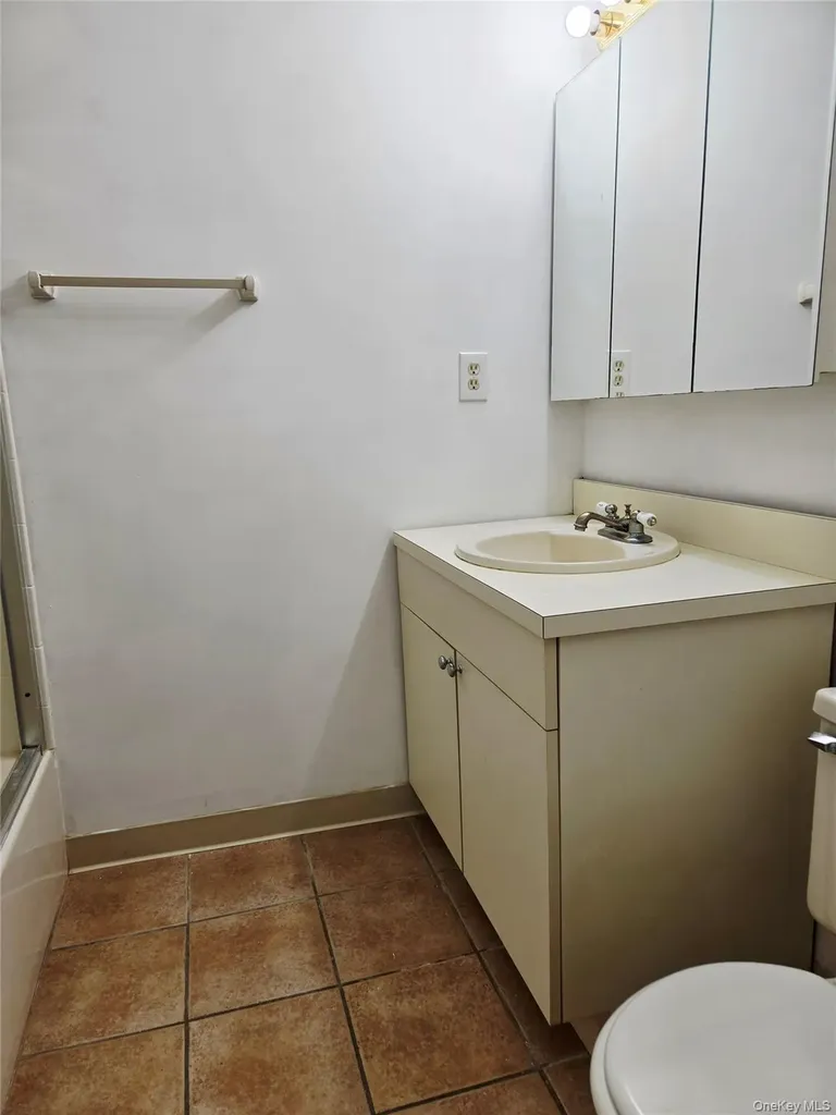 79 Pointe Circle South Coram NY 11727
