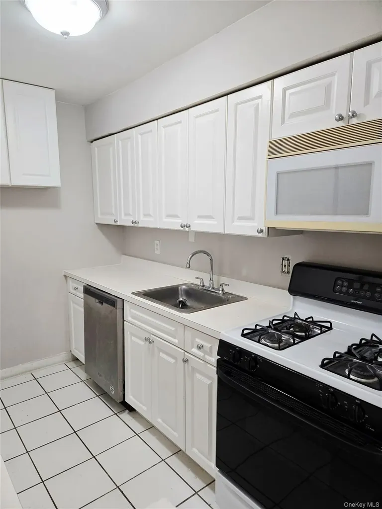 79 Pointe Circle South Coram NY 11727