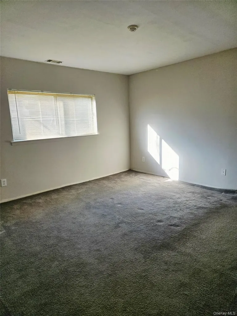 79 Pointe Circle South Coram NY 11727