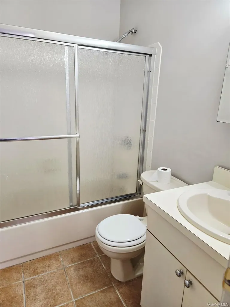 79 Pointe Circle South Coram NY 11727