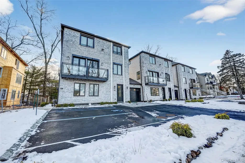 27 Ellish Parkway Spring Valley NY 10977