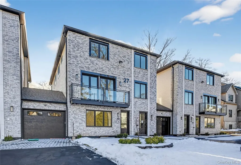 27 Ellish Parkway Spring Valley NY 10977
