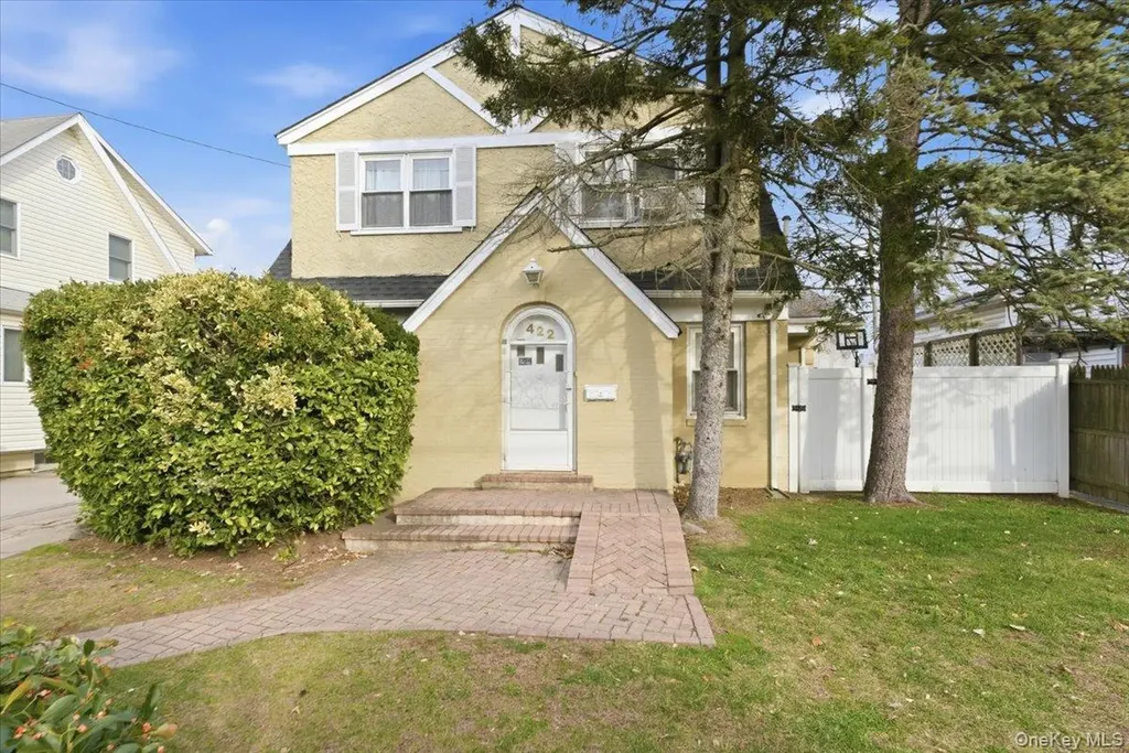 422 Cedarhurst Avenue Cedarhurst NY 11516
