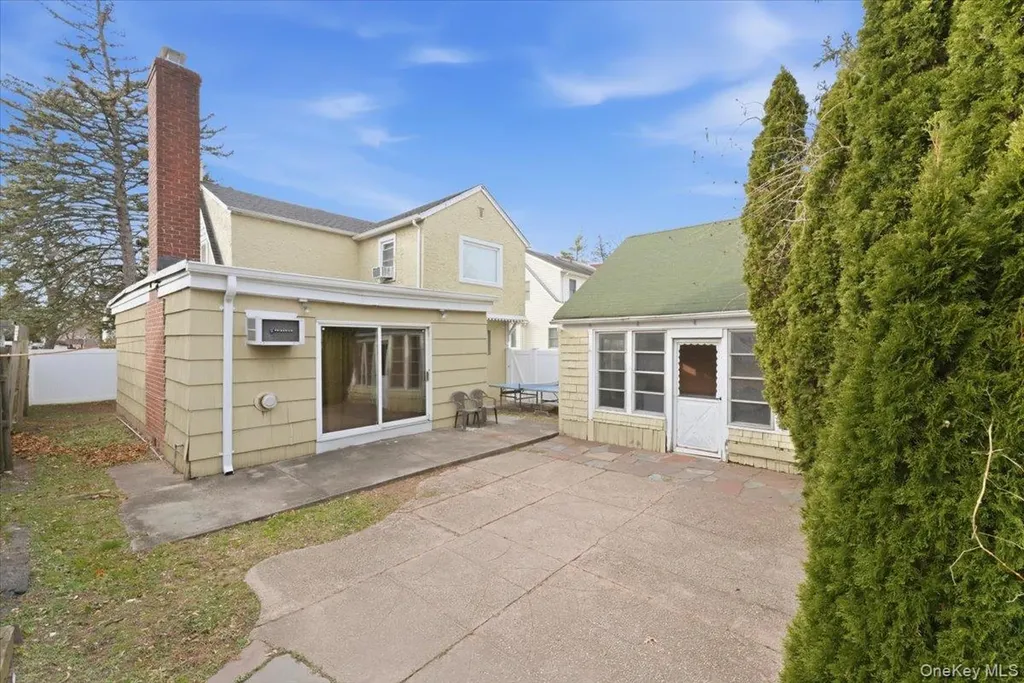 422 Cedarhurst Avenue Cedarhurst NY 11516