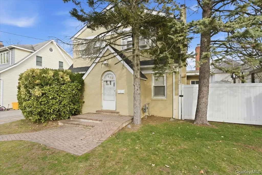 422 Cedarhurst Avenue Cedarhurst NY 11516