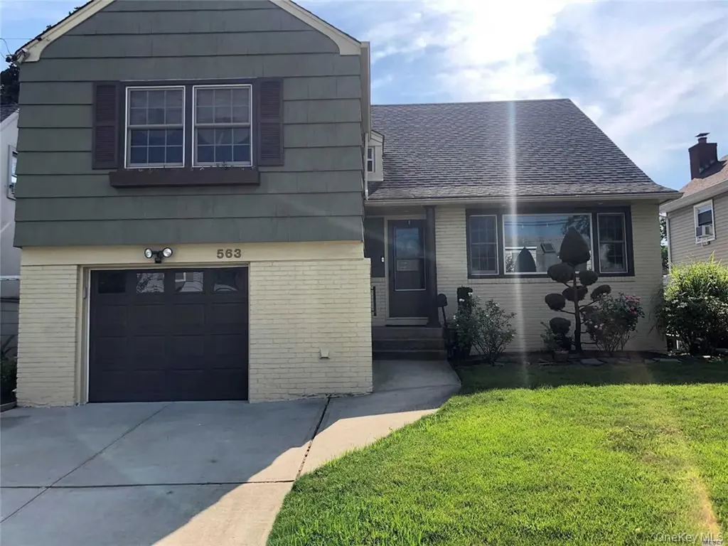 563 Albemarle Place Cedarhurst NY 11516