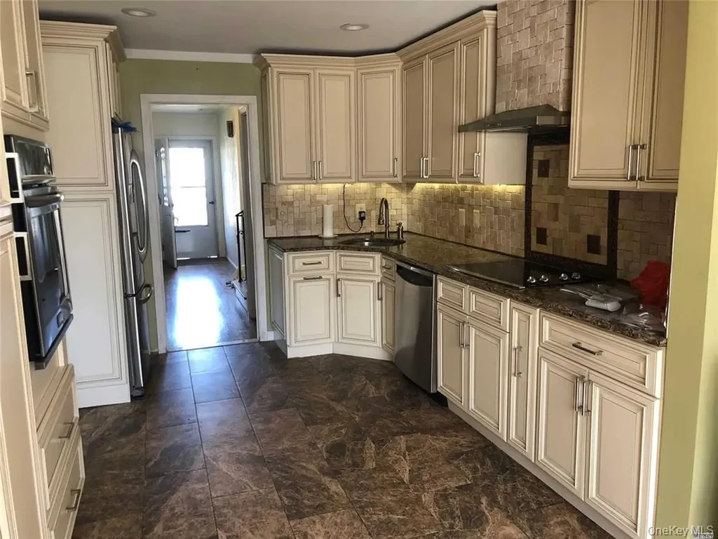 563 Albemarle Place Cedarhurst NY 11516