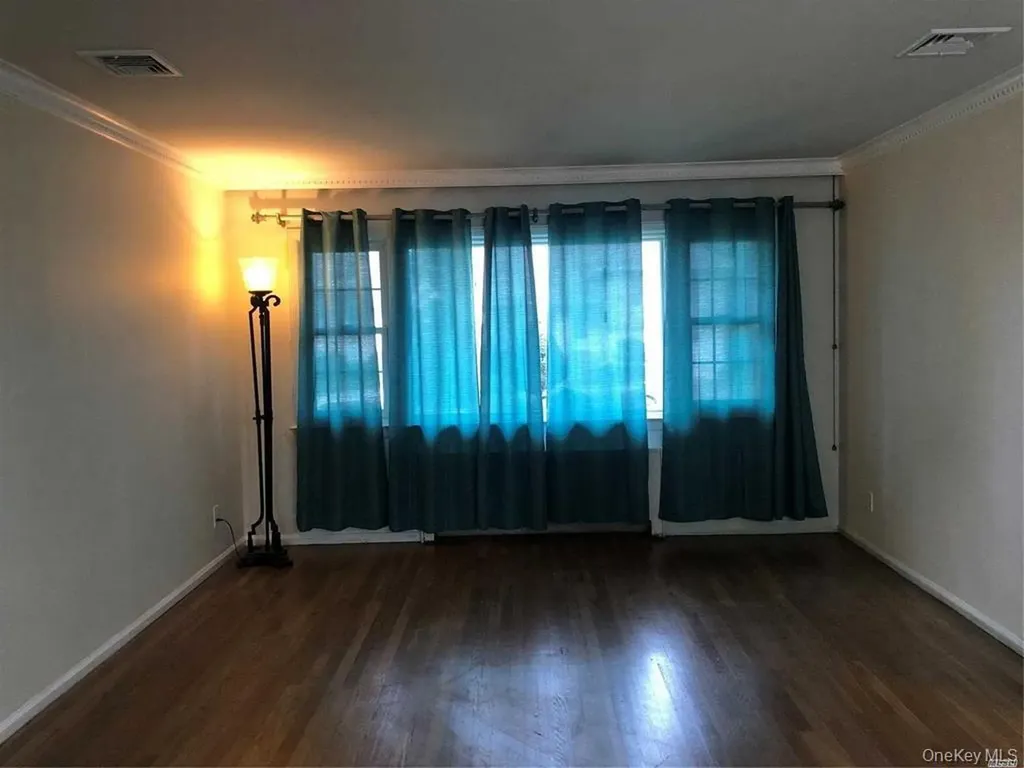 563 Albemarle Place Cedarhurst NY 11516