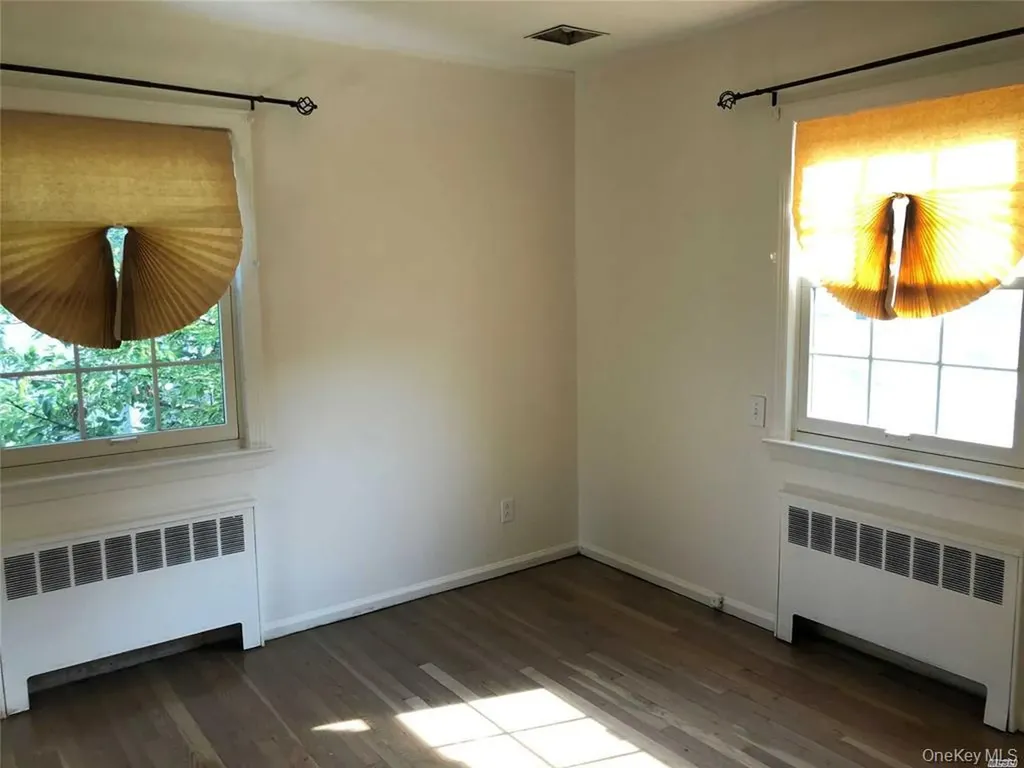 563 Albemarle Place Cedarhurst NY 11516